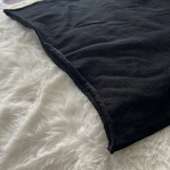 COMME DES GARÇONS PLAY Black Heart Patch Cropped T-Shirt in Black - Picture 7 of 7